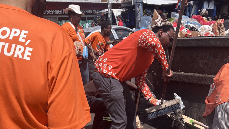 Xiluva spends one year anniversary cleaning up Noord Taxi Rank